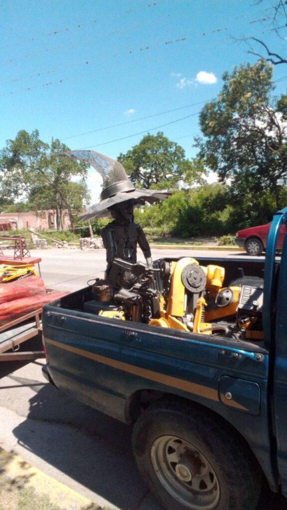 322361560_468663068797655_1793042650518906539_n-1-576x1024