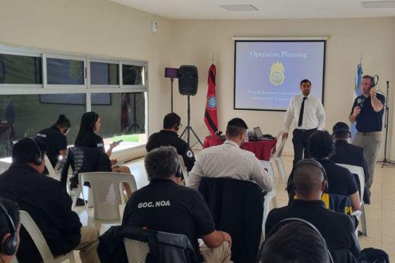 81574-policias-de-salta-reciben-capacitacion-de-la-dea