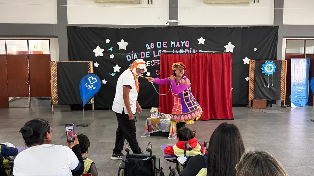 2teatro-activo-con-alumno-de-hirpace-scaled