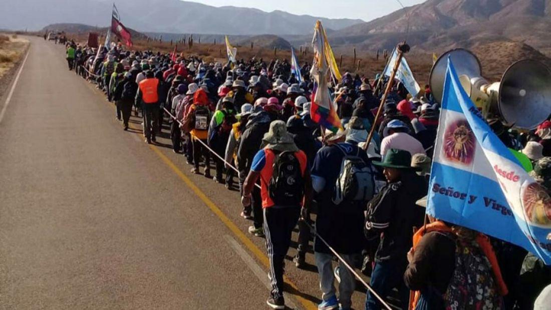 97452-cientos-de-peregrinos-de-la-puna-ya-se-preparan-para-el-milagro