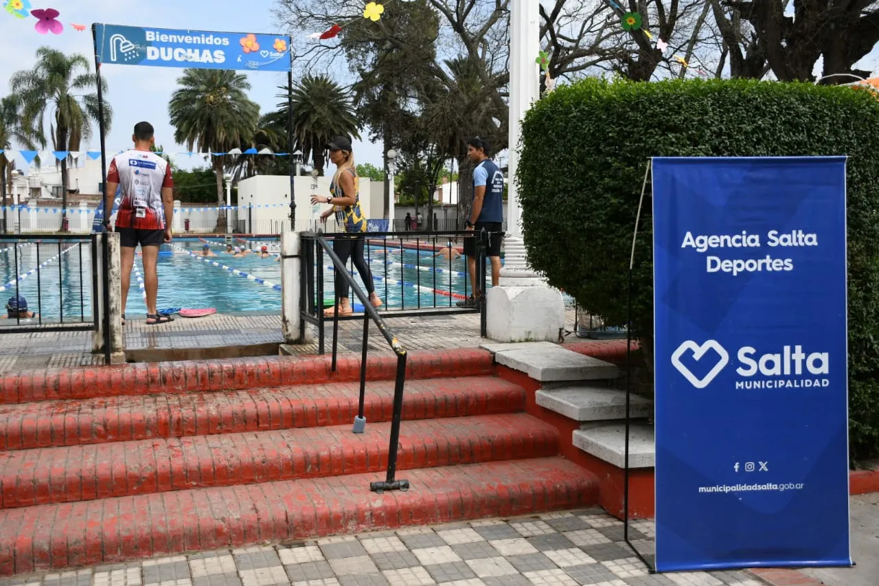 adentro-natatorio-peron