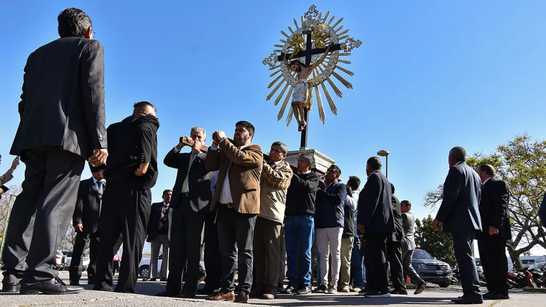 13743-las-imagenes-peregrinas-del-senior-y-la-virgen-del-milagro-visitaron-la-casa-de-gobierno