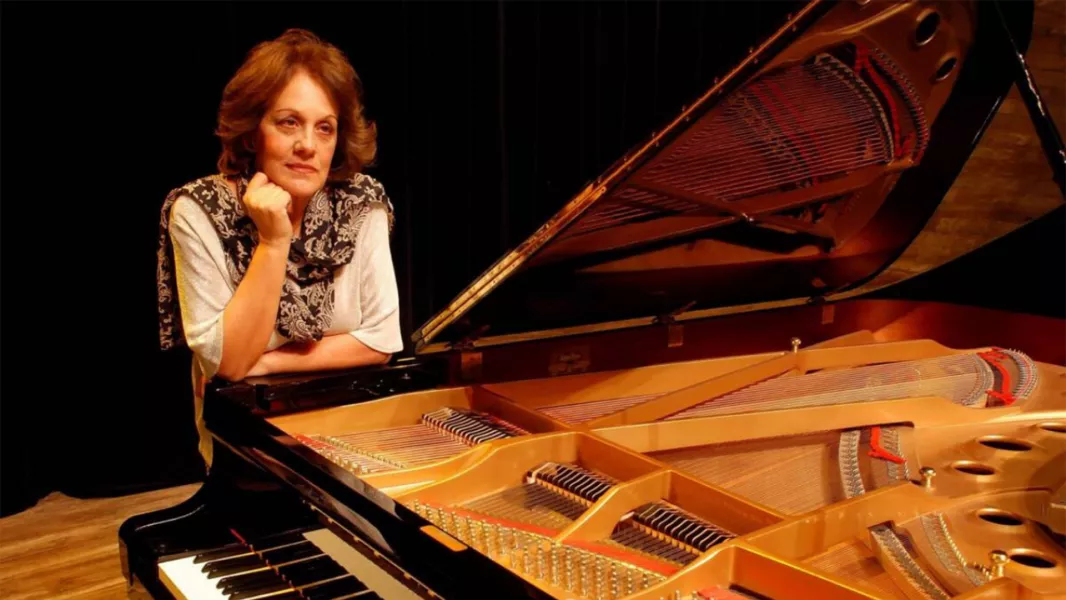 100162-todos-al-escenario-los-pianistas-regresa-al-teatro-provincial