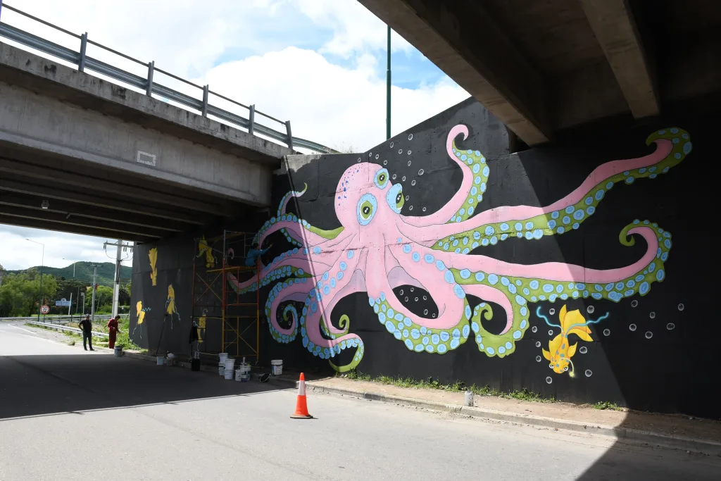 mural-bajo-puente-av-bolivia-y-patron-costa-4-1024x683