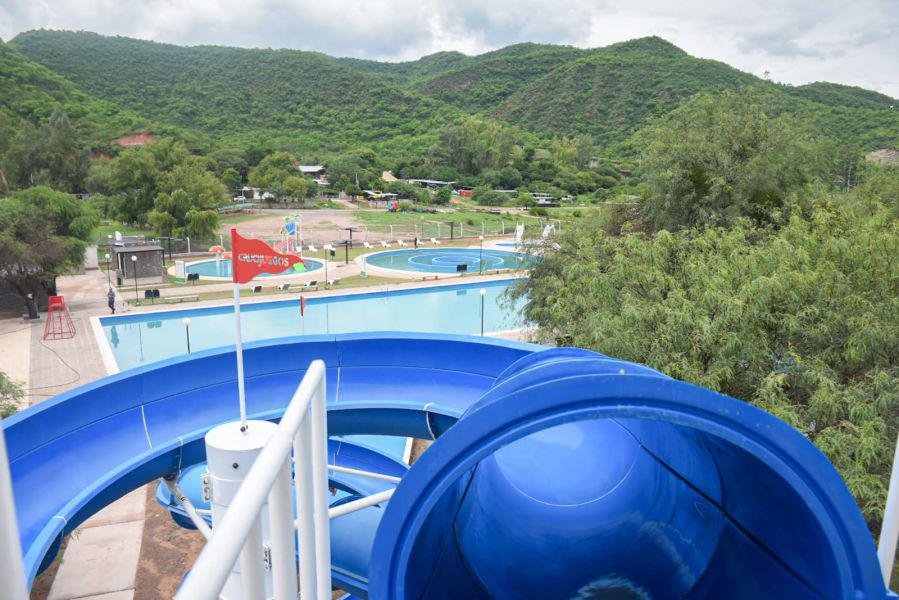 94241-el-martes-20-se-podra-disfrutar-del-parque-acuatico-del-camping-el-prestamo