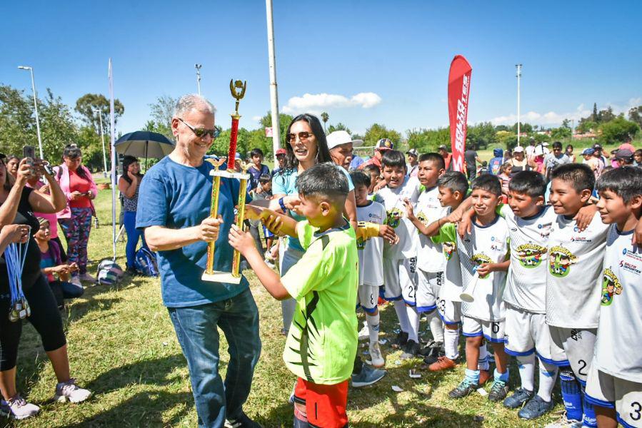 88101-gran-cierre-del-torneo-cebollitas-con-la-entrega-de-premios-a-los-campeones-interzonales
