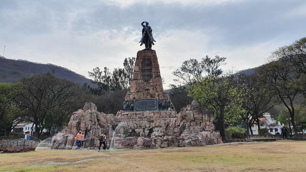 monumento-guemes-2