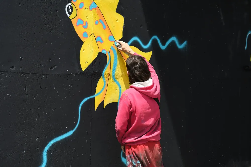 mural-bajo-puente-av-bolivia-y-patron-costa-2-scaled