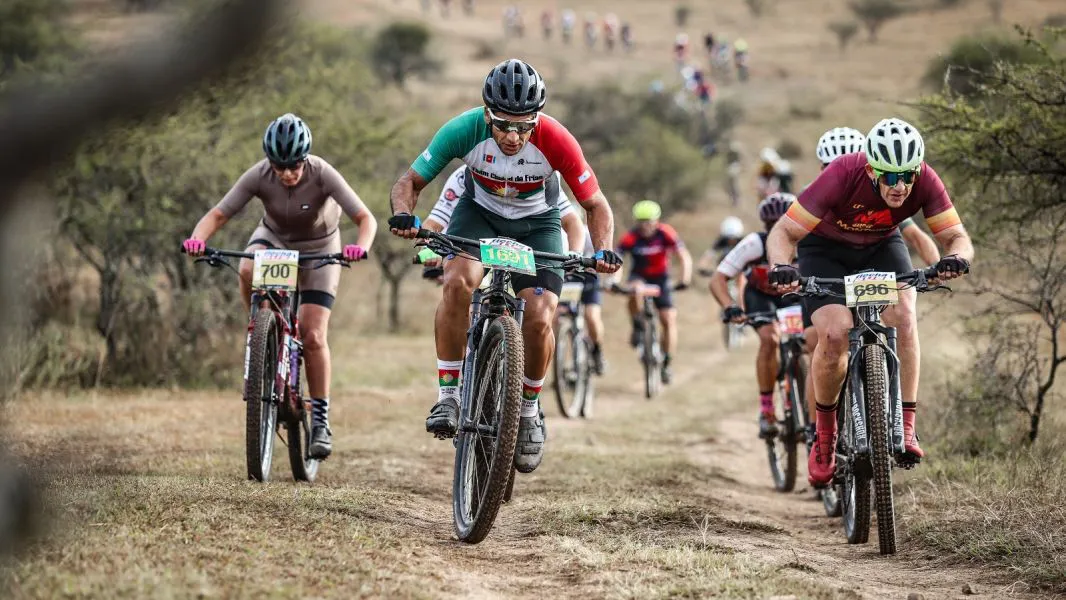 12518-el-desafio-de-las-nubes-fue-una-fiesta-del-mountain-bike-con-los-paisajes-de-salta
