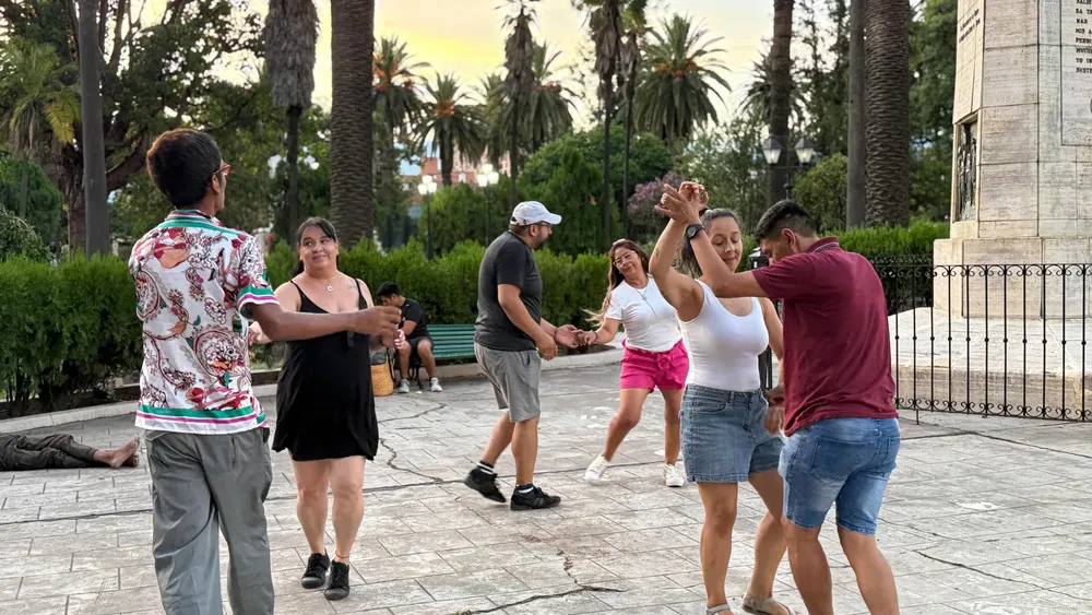 foto-punto-bachata-plaza-scaled