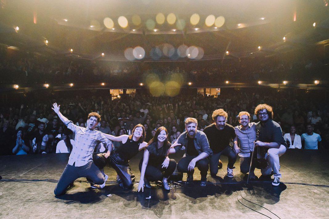 GRACIAS ROSARIO “Gira el disco lentamente por la habitación…” Anoche volamos, con la energía de esa obra maravillosa que es el Unplugged de Soda, y la que trajeron ustedes. Fuimos mil personas conectadas con cad
