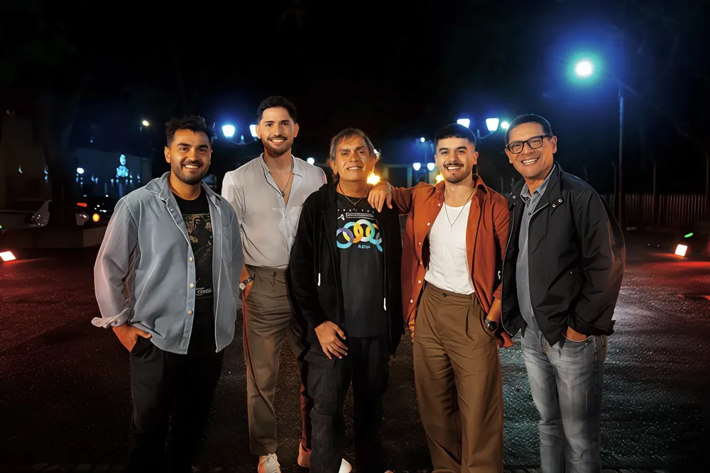 FOTO OFICIAL CAMPEDRINOS+LosNOCHEROS1