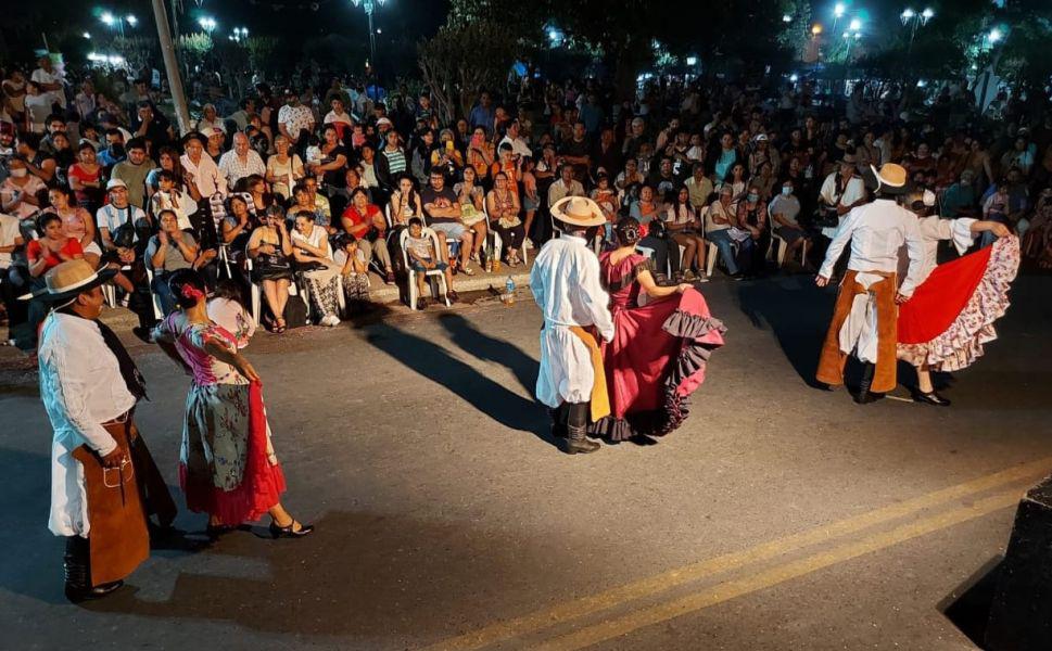 92769-xiv-festival-por-el-dia-de-la-tradicion-la-merced-le-baila-y-canta-al-pais