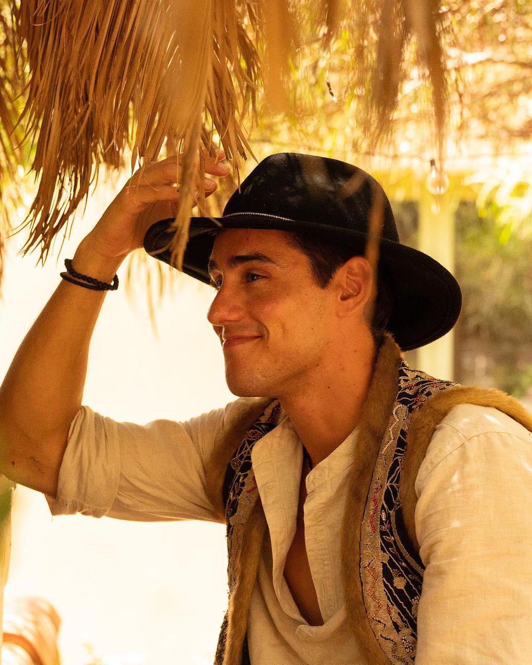 Unas+reflexiones+que+saqué+de+un+libro+que+me+regaló+mi+abuela-¿Hay+algo+en+que+aparezca+tu+debilidad+más+que+en+el+deseo+de+las+cosas+En+la+posesión+y+en+el+empleo+de+ellas.Las+cosas+buenas+dejan+de+ser+buenas+si+go