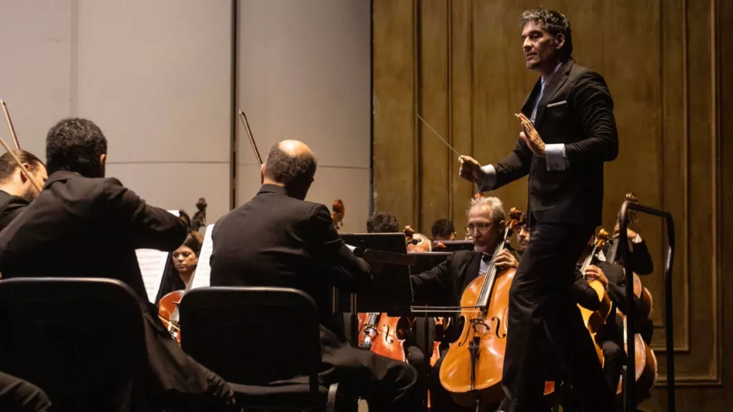 100768-la-sinfonica-de-salta-deslumbra-con-obras-tchaikovsky-y-prokofiev