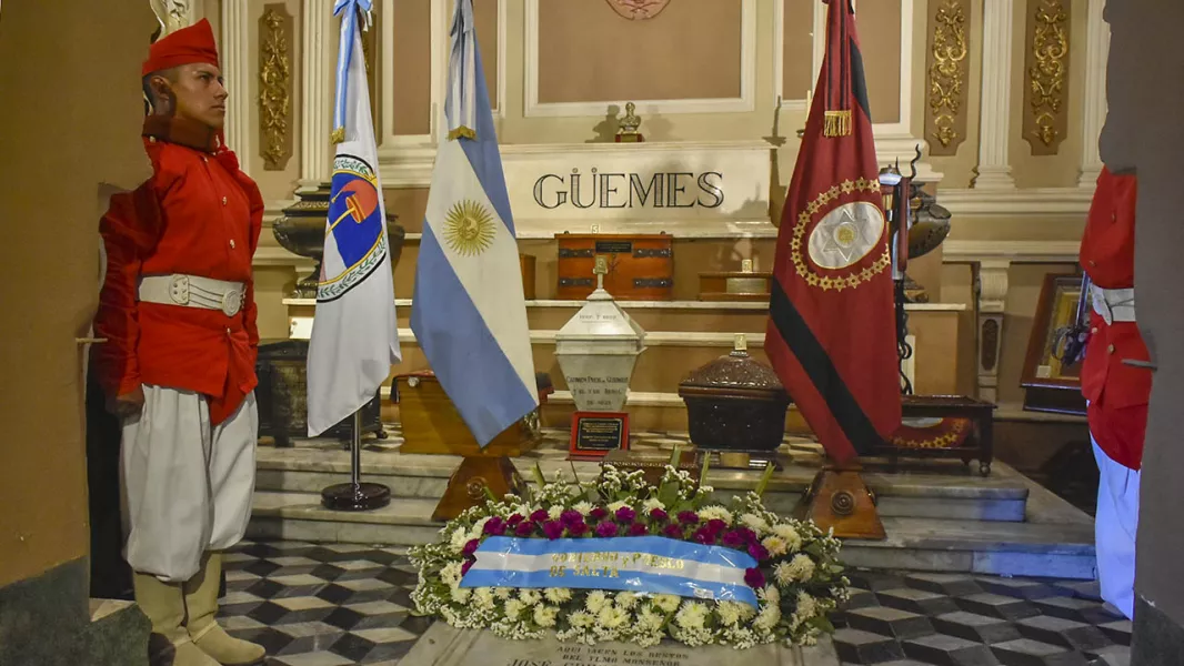 17720-salta-honra-a-belgrano-con-la-donacion-de-la-bandera-de-la-libertad-civil-al-panteon-de-las-glorias-del-norte