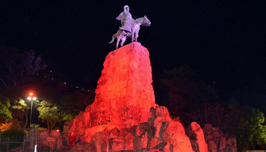 95839-gran-fogon-y-desfile-a-caballo-en-salta-por-el-aniversario-de-la-muerte-de-guemes
