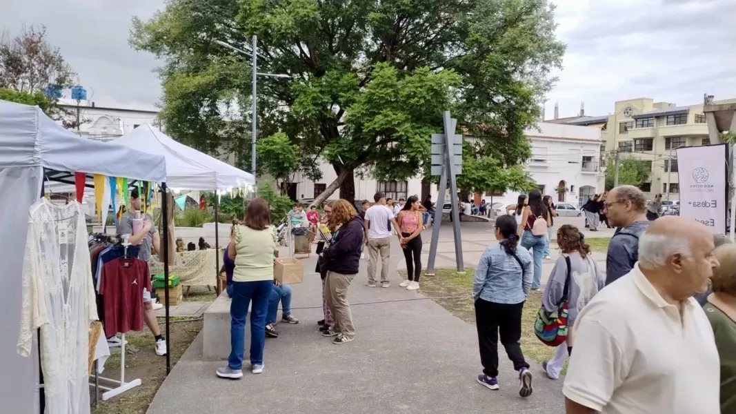 15613-en-su-primer-dia-mas-de-mil-personas-visitaron-la-feria-emprende-usina
